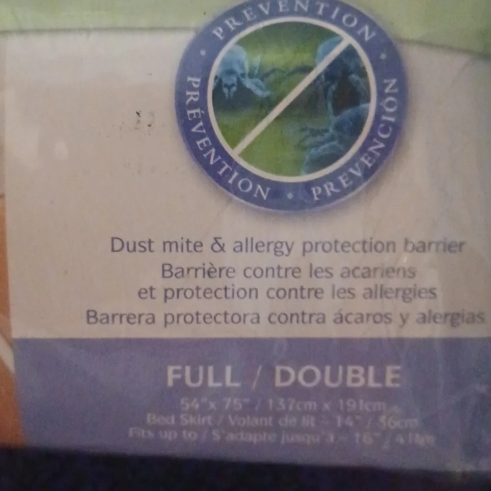 Brand New Premium Mattress Protector Fitted For Full/ Double Mattress.